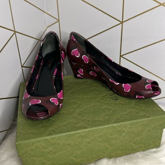 💯Authentic Gucci Heart Print Wedge Heels with Open Toes🍀 - Picture 9 of 16